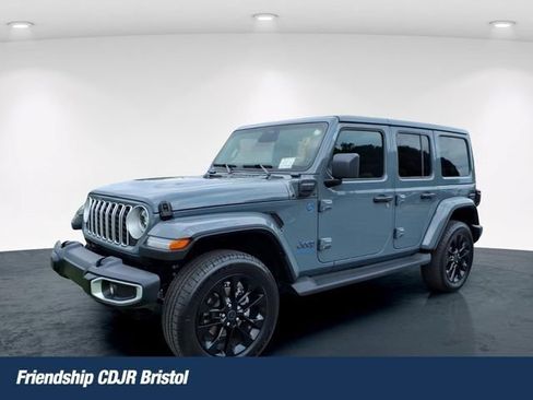 Used 2025 Jeep Wrangler Unlimited Sahara AWD/4WD image 1