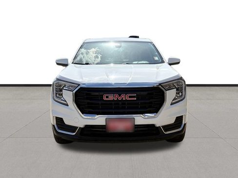 Used 2024 GMC Terrain SLE FWD image 2