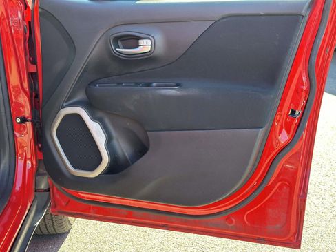 Used 2015 Jeep Renegade Latitude w/ Popular Equipment Group image 27