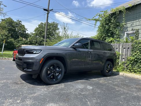 New 2025 Jeep Grand Cherokee L Altitude image 14