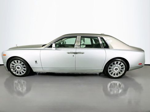 Used 2018 Rolls-Royce Phantom Sedan image 2