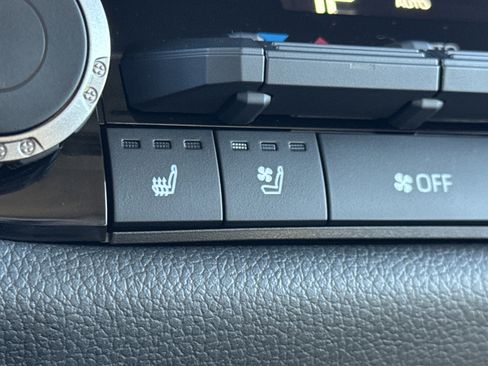 Used 2024 Toyota Tundra Limited image 22