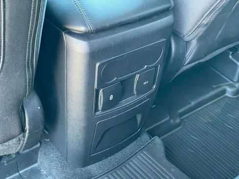 Used 2024 Ford Explorer XLT AWD/4WD image 9