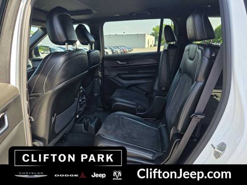 Used 2024 Jeep Grand Cherokee L Altitude AWD/4WD image 13
