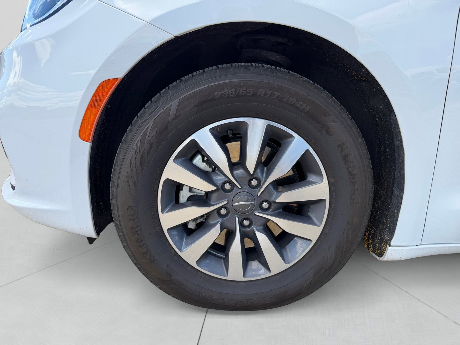 Used 2024 Chrysler Pacifica Limited FWD image 14