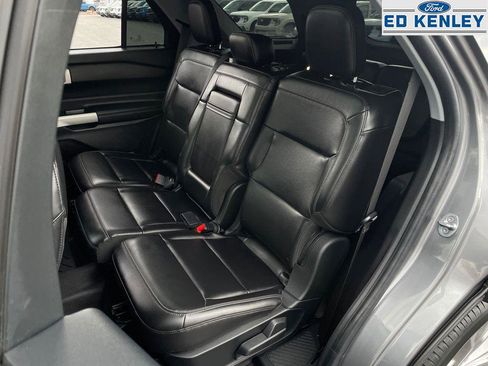 Used 2022 Ford Explorer XLT w/ Equipment Group 202A image 7