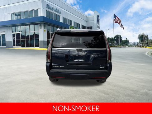 Used 2020 Cadillac Escalade Luxury image 5