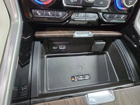 Used 2021 GMC Yukon Denali w/ Denali Premium Package AWD/4WD image 23