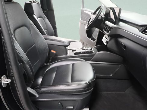 Used 2025 Ford Escape Platinum AWD/4WD image 32