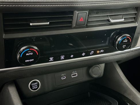 Used 2023 Nissan Rogue SV image 23