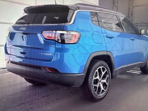 Used 2025 Jeep Compass Limited AWD/4WD image 4
