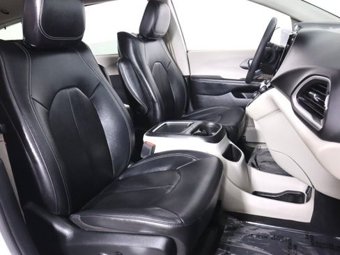 Used 2022 Chrysler Pacifica Touring-L w/ Uconnect Theater Family Group FWD image 44