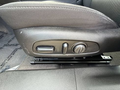 Used 2020 Chevrolet Malibu LT FWD image 11
