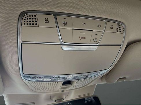 Used 2019 Mercedes-Benz S 560 4MATIC Sedan image 44