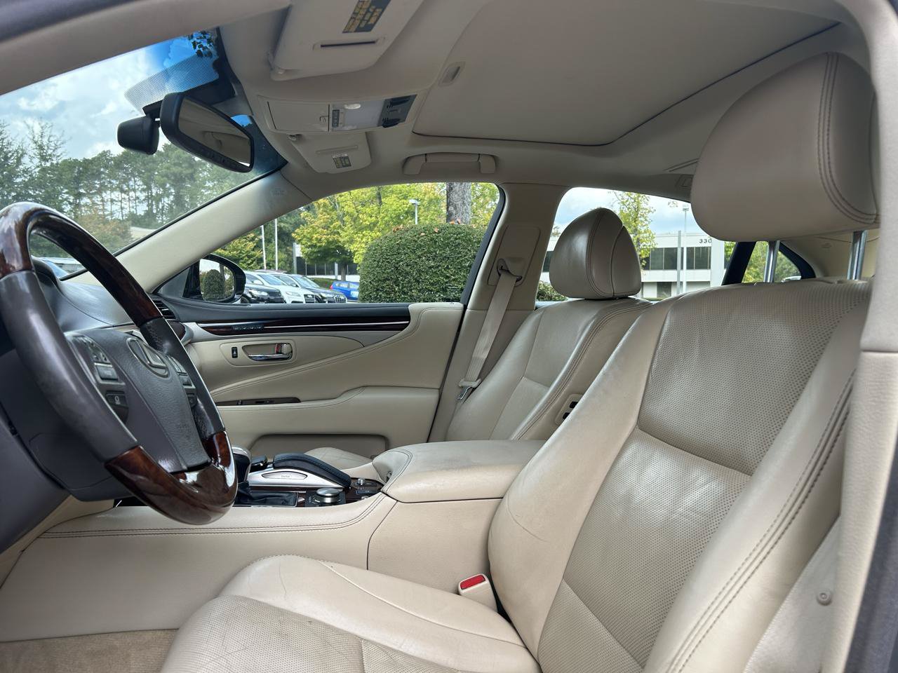Used 2017 Lexus LS 460 w/ Comfort Package RWD image 12