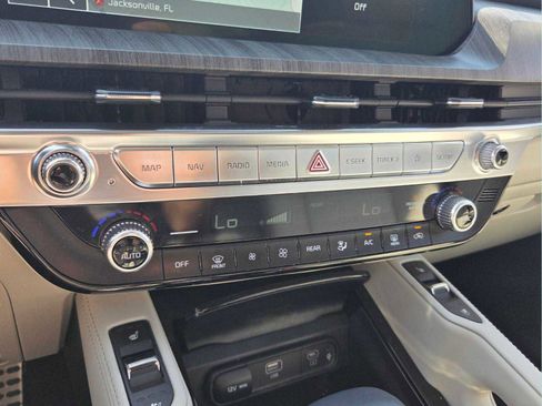 Used 2024 Kia Telluride SX w/ Towing Package image 24