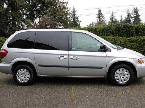 Used 2006 Chrysler Town & Country w/ Popular Equipment Group I image 11