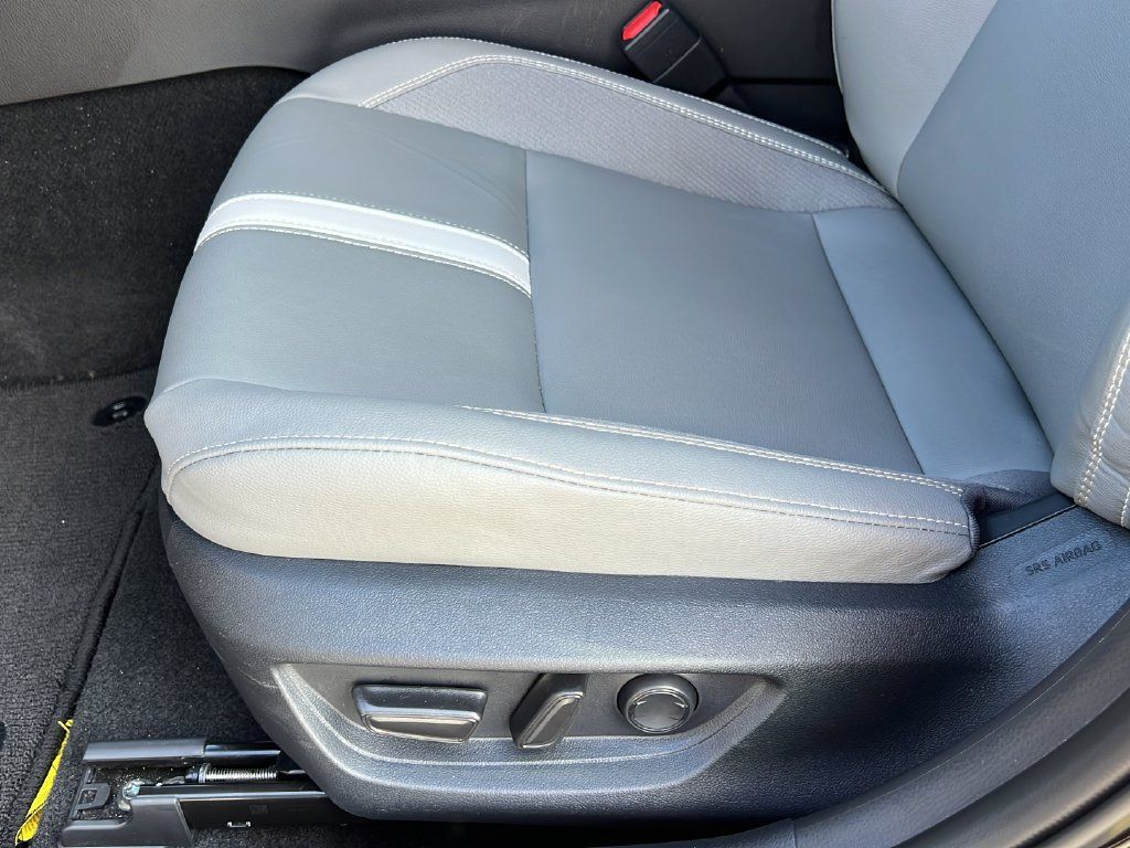 Used 2025 Toyota Camry SE FWD image 15