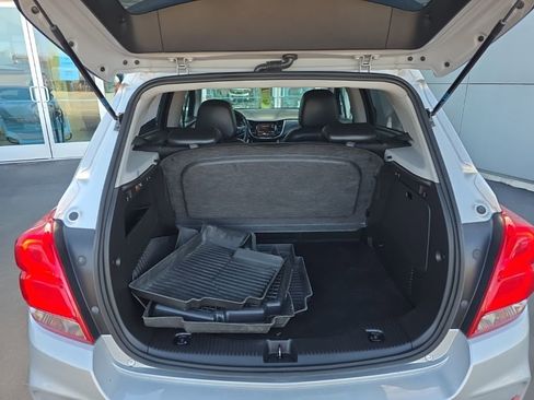 Used 2022 Chevrolet Trax LT FWD image 25