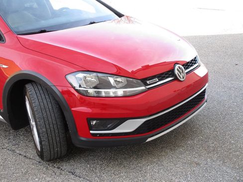 Used 2018 Volkswagen Golf Alltrack SE image 48