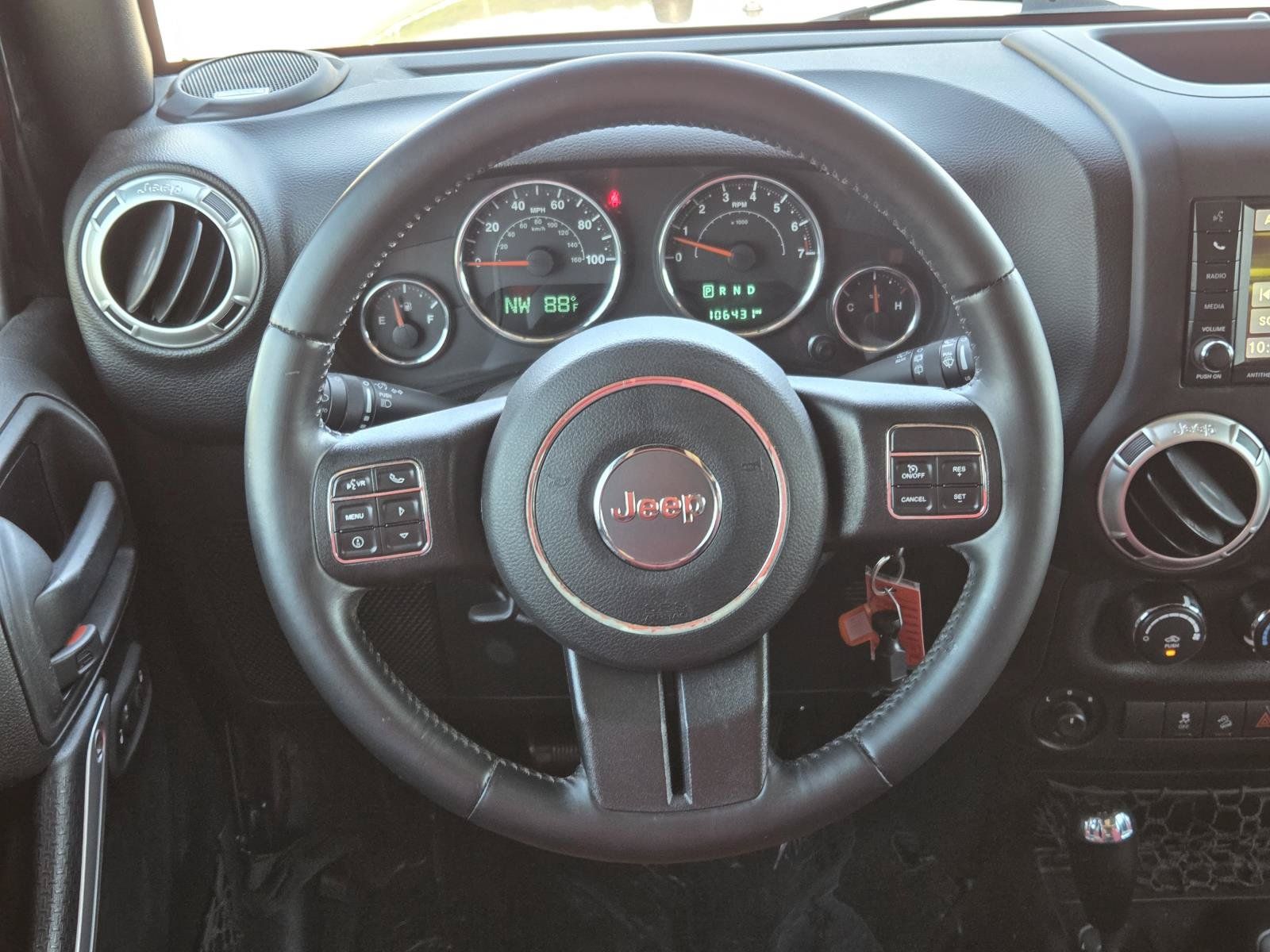 Used 2017 Jeep Wrangler Unlimited Sahara w/ Connectivity Group AWD/4WD image 18