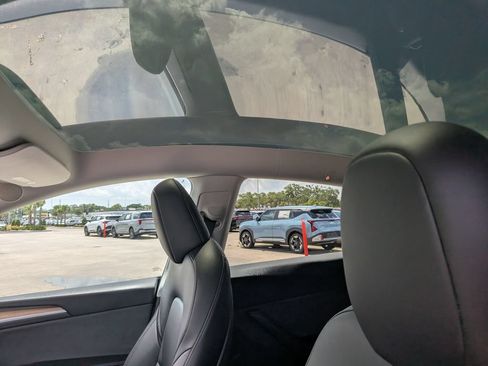 Used 2024 Tesla Model Y Long Range AWD/4WD image 22