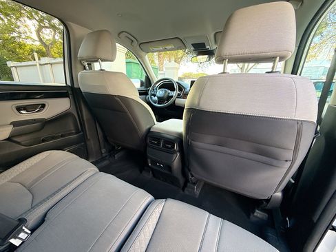 Used 2023 Honda Pilot LX image 30