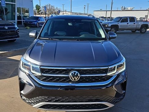 Used 2022 Volkswagen Taos SEL image 2