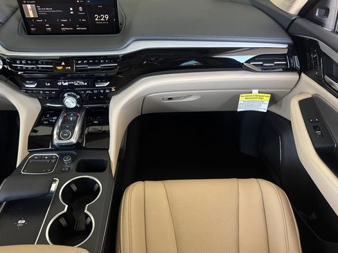 Used 2023 Acura MDX SH-AWD w/ Technology Package image 29