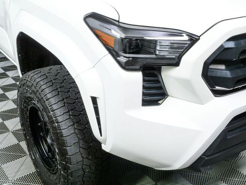 Used 2025 Toyota Tacoma SR AWD/4WD image 31