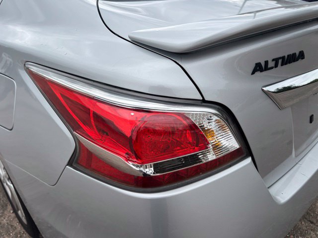 Used 2015 Nissan Altima 2.5 SL w/ Technology Package FWD image 10