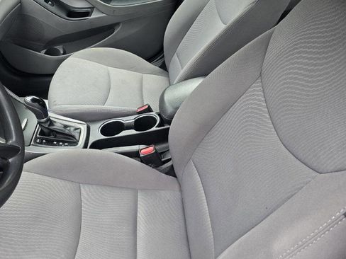 Used 2015 Hyundai Elantra SE FWD image 16