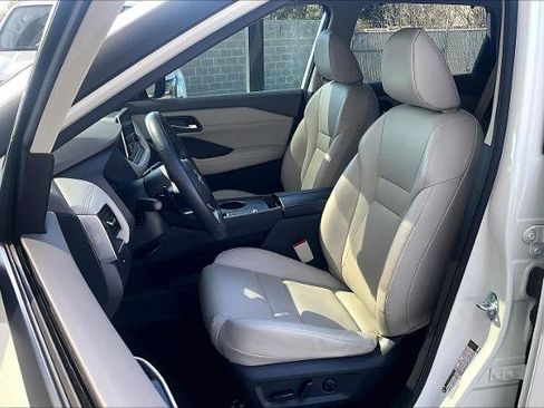 Certified 2023 Nissan Rogue SV w/ SV Premium B Package image 8