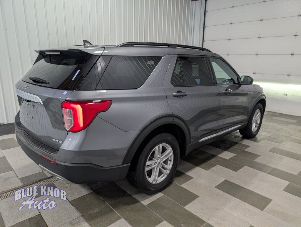 Used 2023 Ford Explorer XLT w/ Equipment Group 202A AWD/4WD image 4