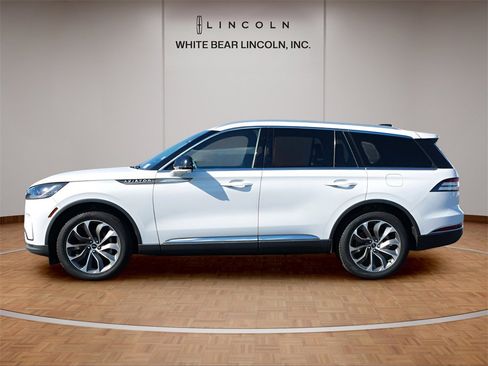 Used 2025 Lincoln Aviator Reserve w/ Illumination Package image 8