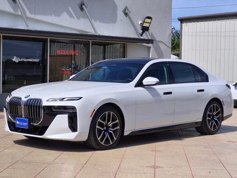 Used 2025 BMW 740i RWD image 3