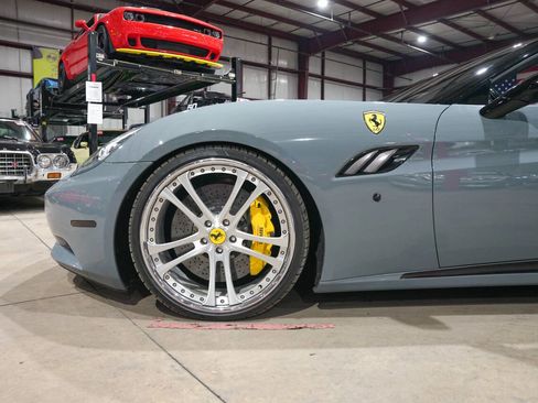 Used 2010 Ferrari California image 3