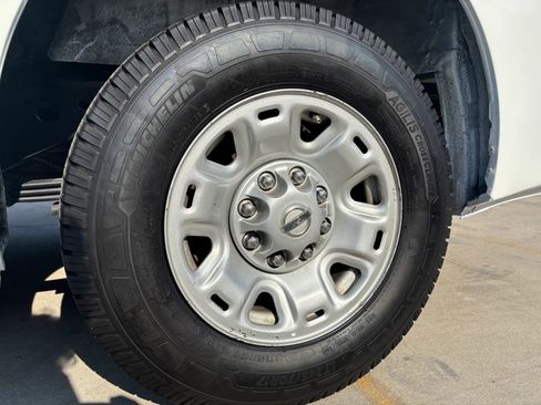 Used 2018 Nissan NV 1500 SV image 37