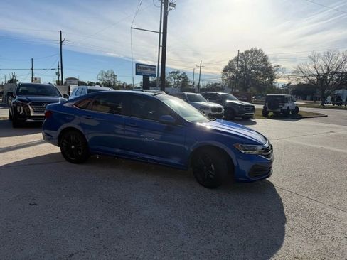 Used 2023 Volkswagen Jetta SE FWD image 3