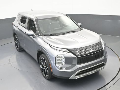 Used 2022 Mitsubishi Outlander SE image 57