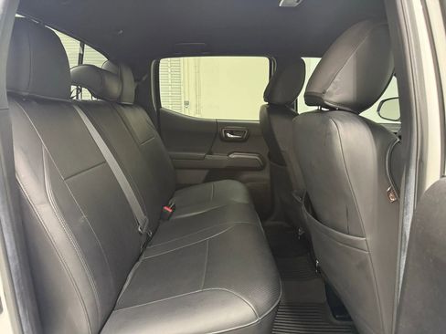 Used 2022 Toyota Tacoma TRD Off-Road image 12