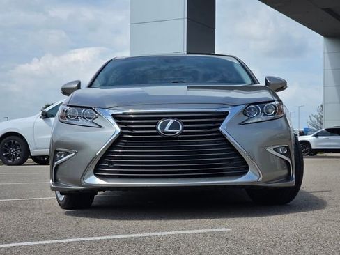 Used 2017 Lexus ES 350 w/ Ultra Luxury Package FWD image 3