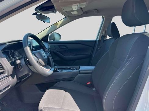 Used 2025 Nissan Rogue S AWD/4WD image 16