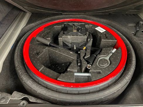 Used 2022 Aston Martin DBX AWD/4WD image 27