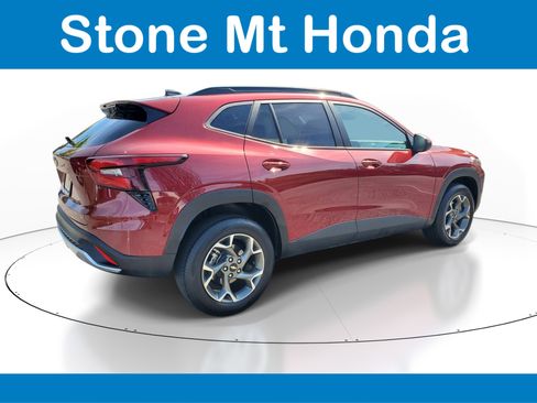 Used 2025 Chevrolet Trax LT w/ LT Convenience Package FWD image 6