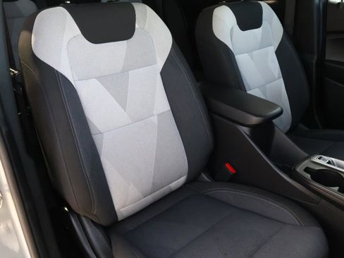 Used 2025 Chevrolet Trax LS w/ LS Convenience Package image 15