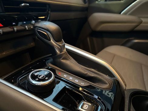 Used 2024 Chevrolet Colorado ZR2 w/ ZR2 Convenience Package III image 30