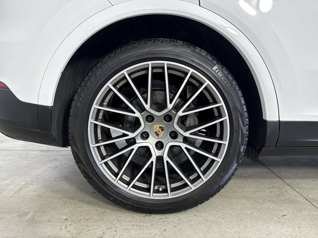 Certified 2023 Porsche Cayenne S Platinum w/ Premium Package Plus AWD/4WD image 16