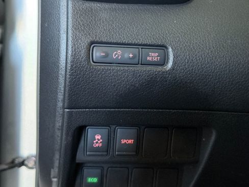 Used 2016 Nissan Rogue SV FWD image 29