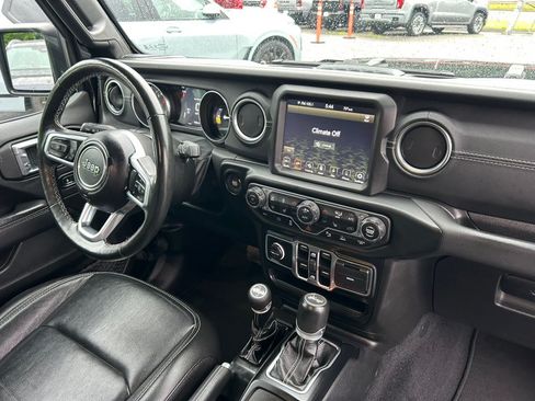 Used 2022 Jeep Wrangler Unlimited Sahara w/ Cold Weather Group AWD/4WD image 25